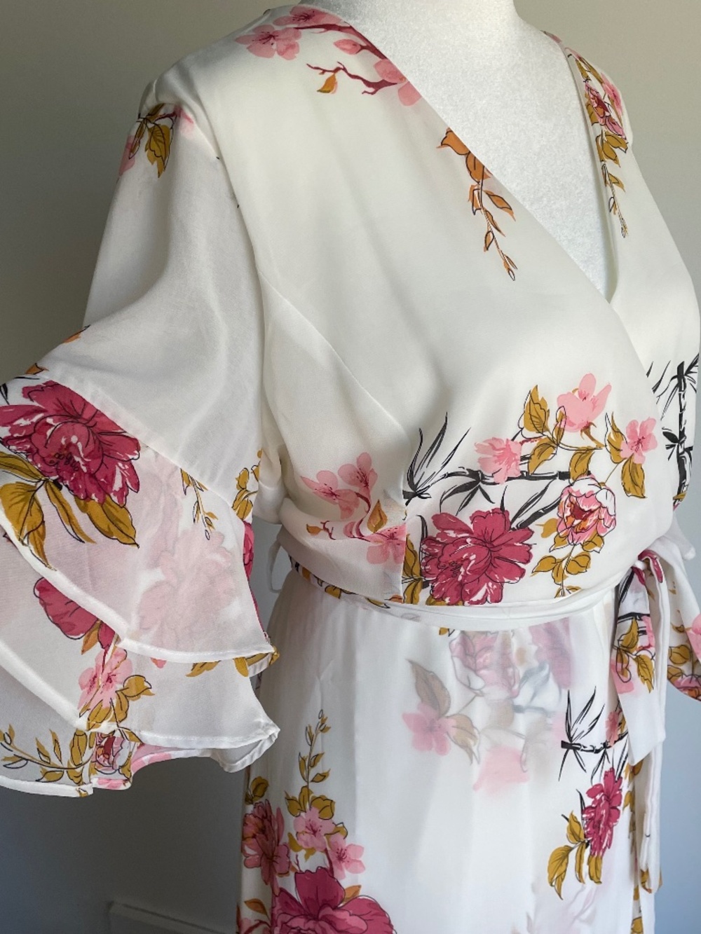 City Chic Floral Chiffon Flutter Sleeve Wrap Maxi-Dress in Pink & Cream, Size 16 - Picture 2 of 11